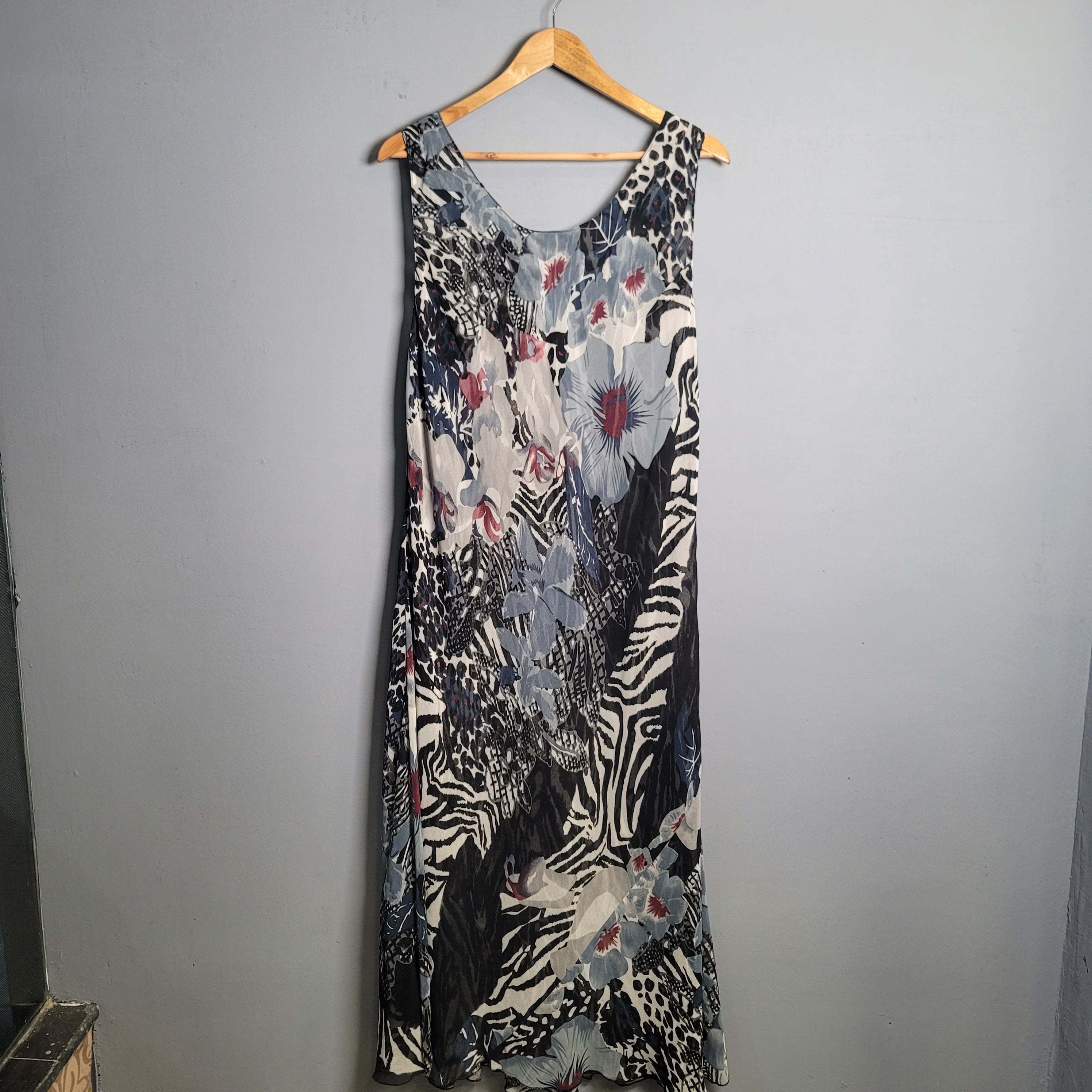 Designer sleevless dress (EY Signature) - THE GREY AREA