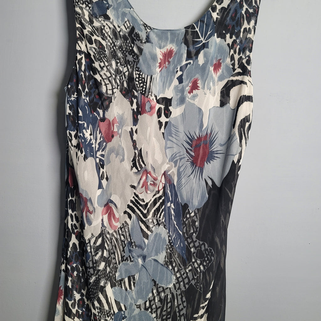 Designer sleevless dress (EY Signature) - THE GREY AREA