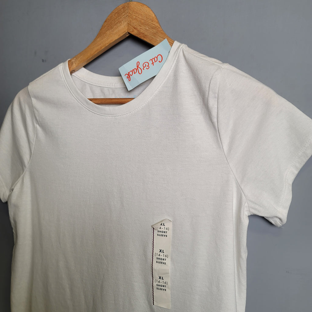 Plain White Casual T-shirt - THE GREY AREA