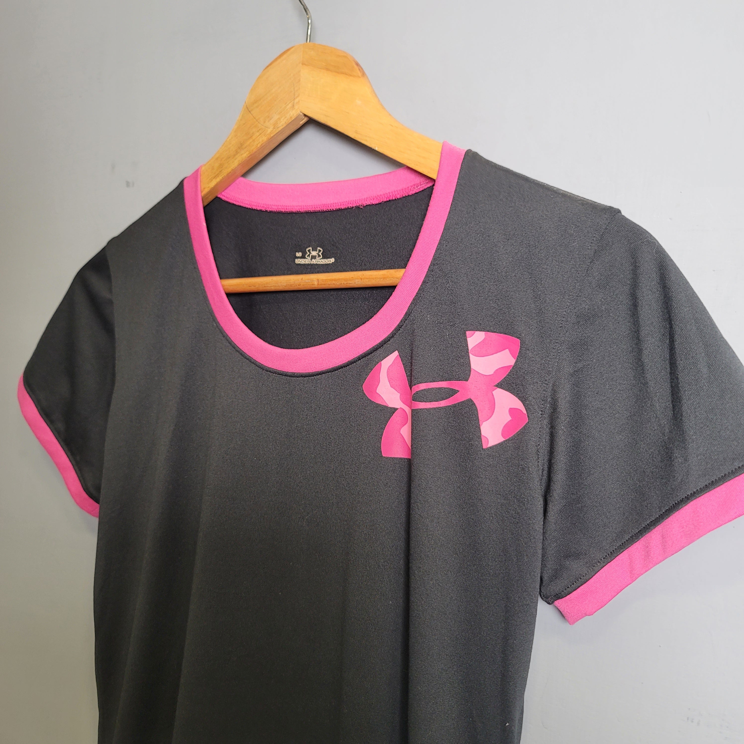 UnderArmour pink logo Sports T-shirt - THE GREY AREA