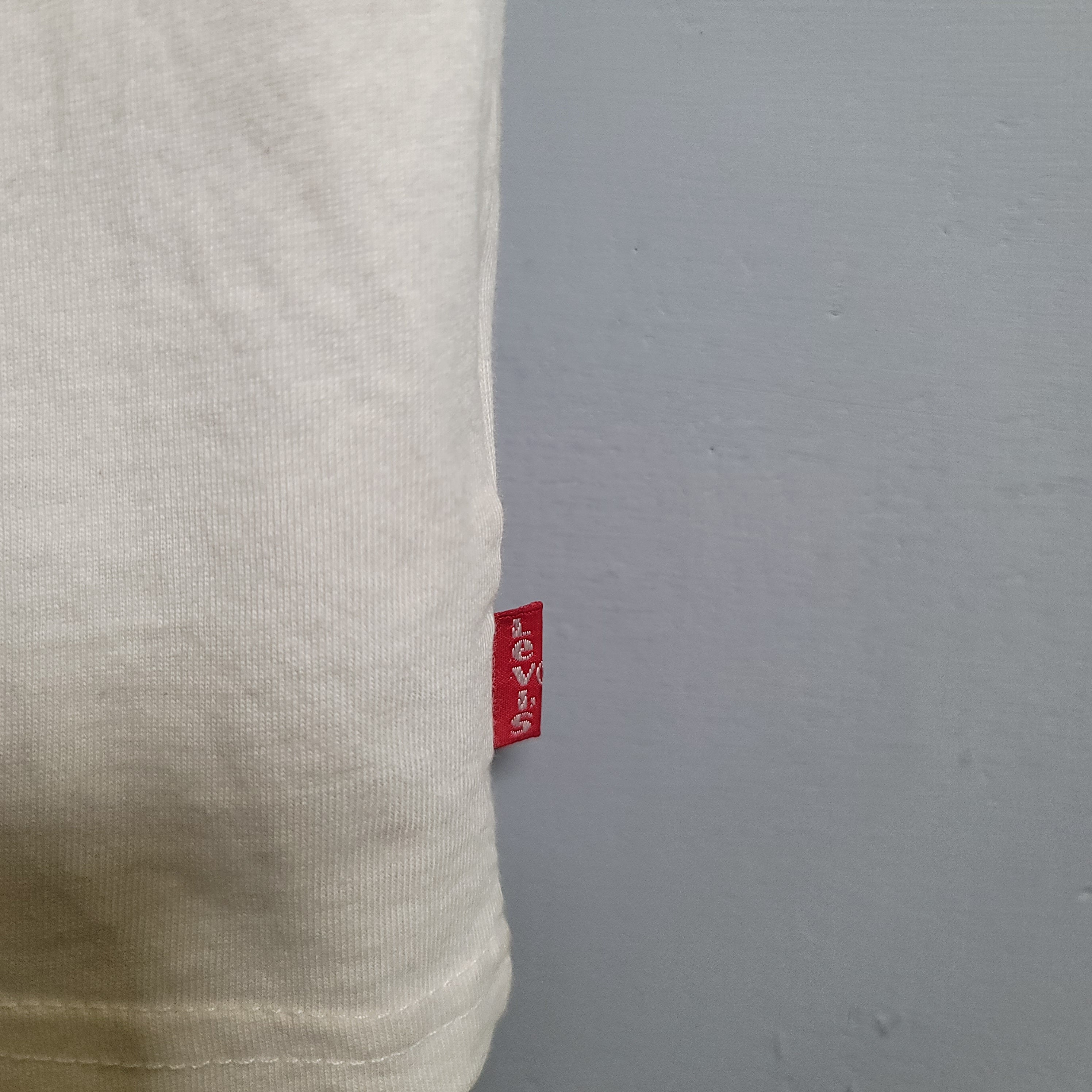White Signature Levi's T-shirt - THE GREY AREA