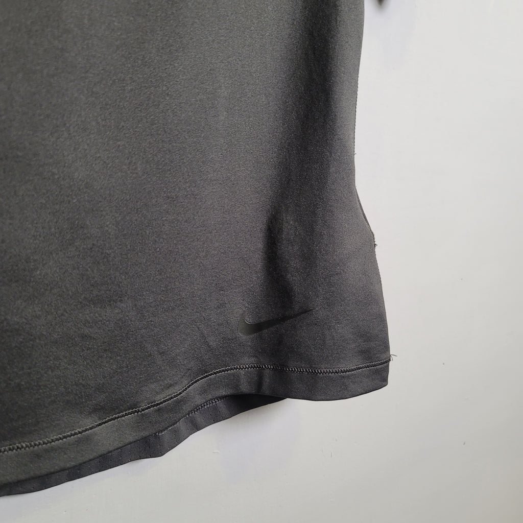 Solid black Nike Sports T-shirt (Nike) - THE GREY AREA