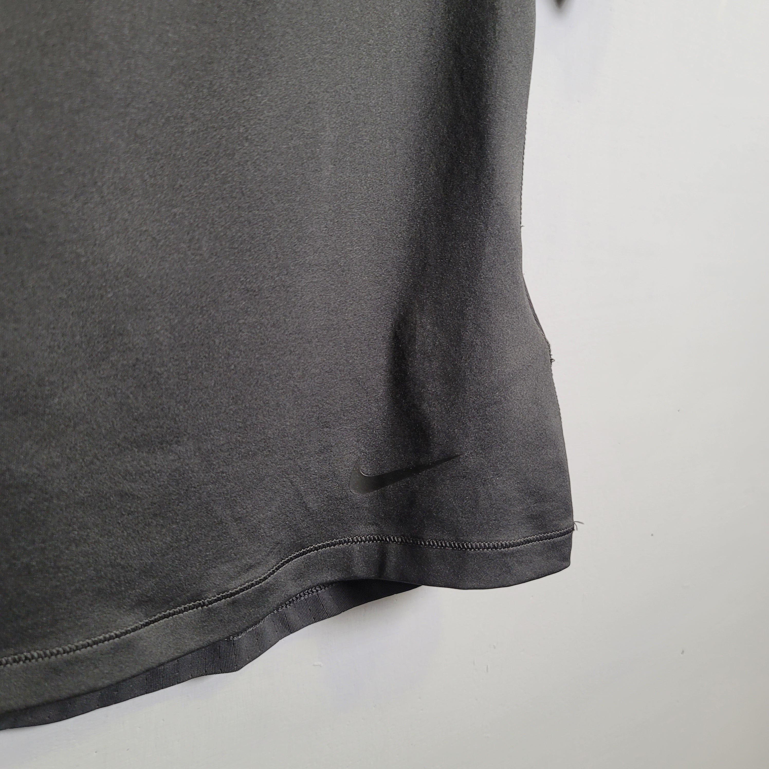 Solid black Nike Sports T-shirt (Nike) - THE GREY AREA