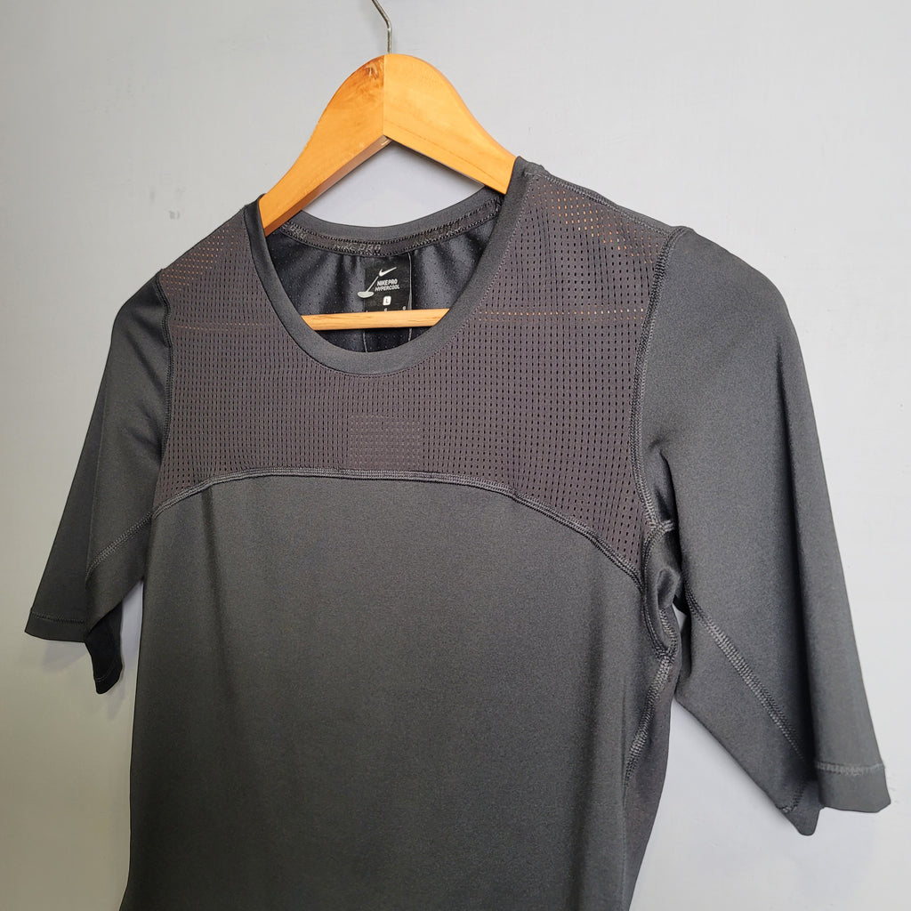 Solid black Nike Sports T-shirt (Nike) - THE GREY AREA