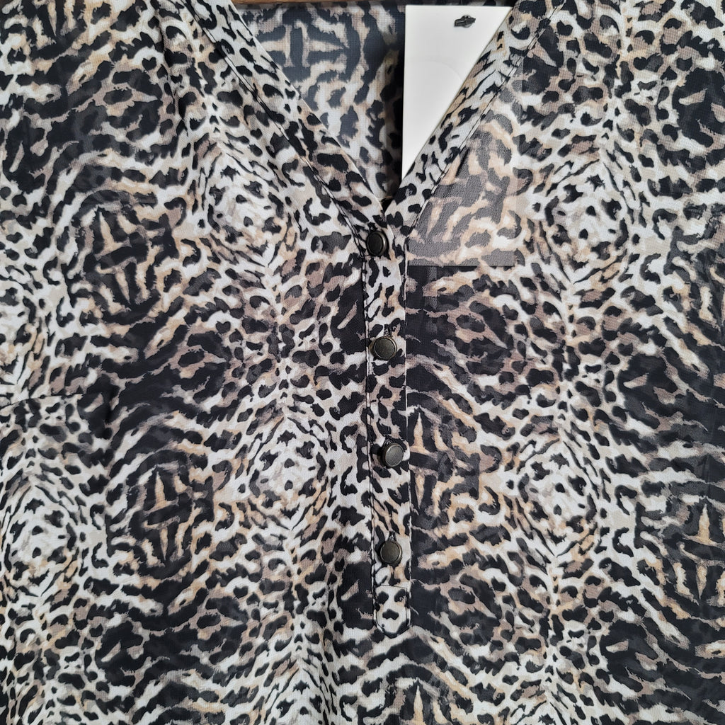 Animal print classic sheer top (A.N.A) - THE GREY AREA