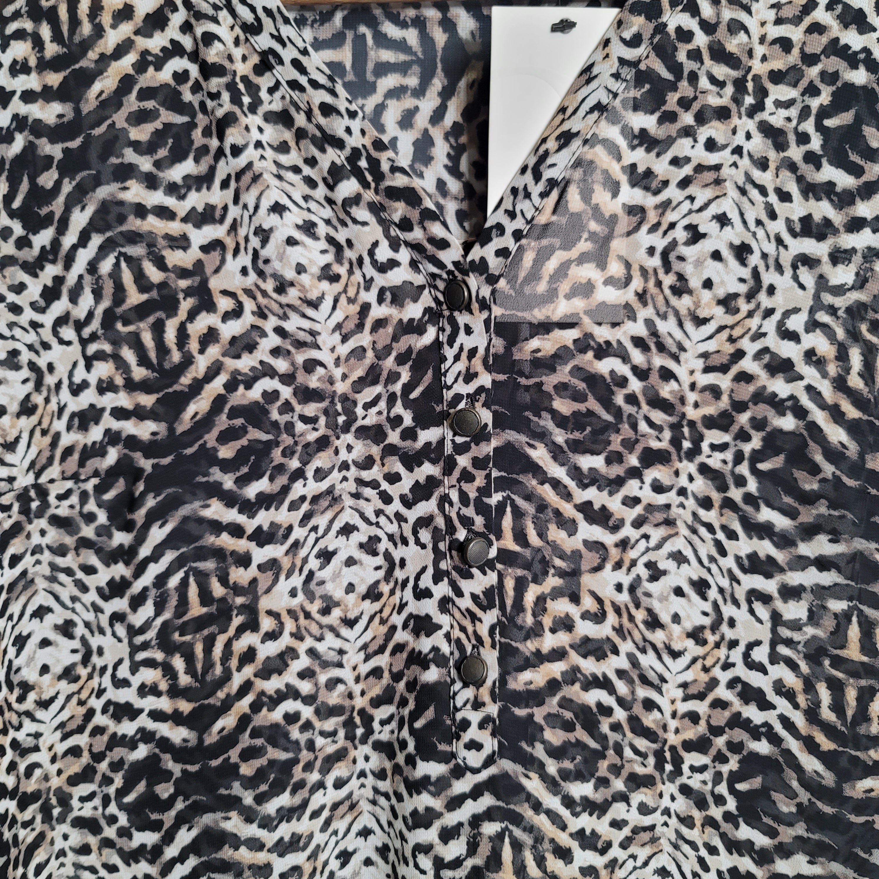Animal print classic sheer top (A.N.A) - THE GREY AREA