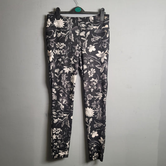 Black Floral print Yoga Pants (OLD NAVY) - THE GREY AREA