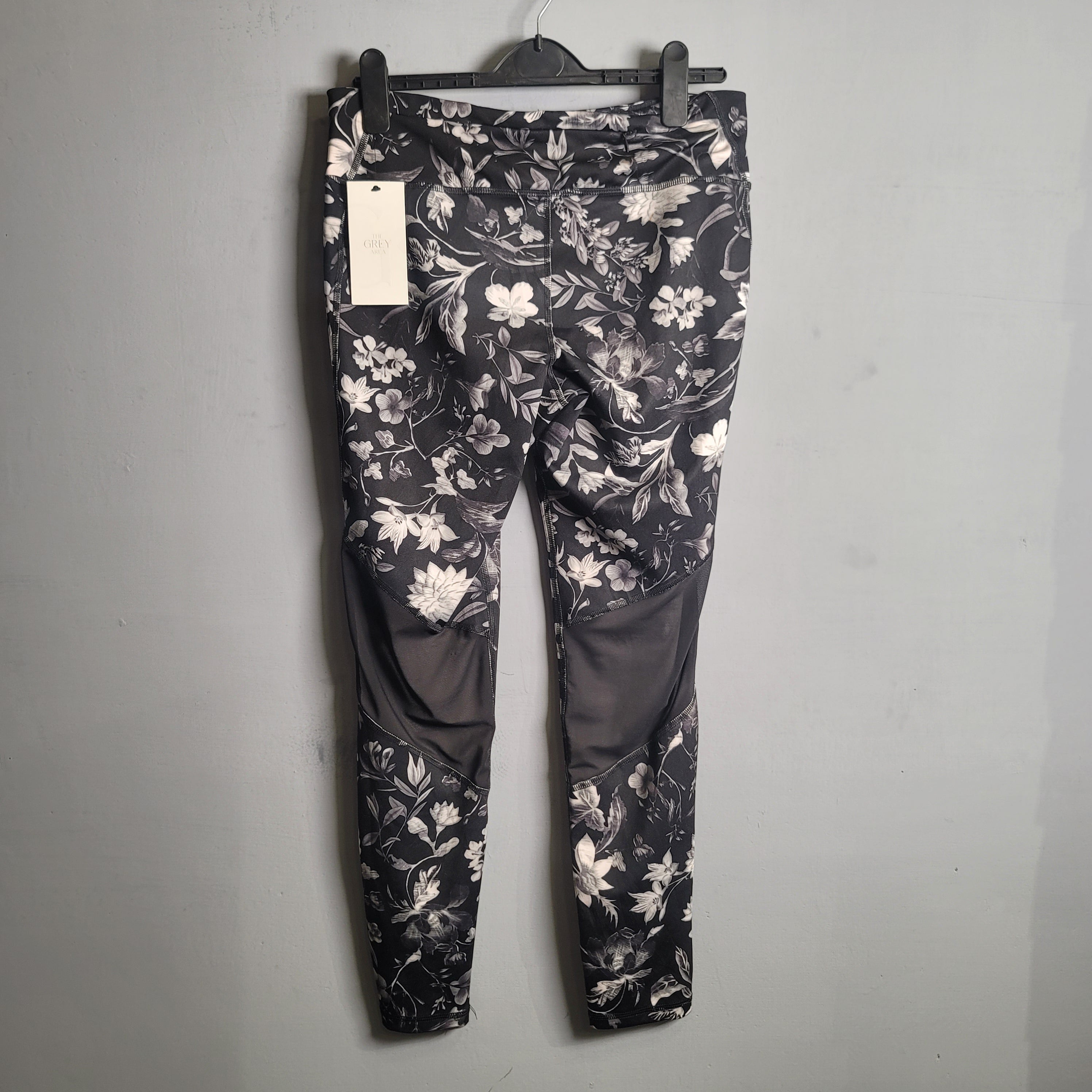 Black Floral print Yoga Pants (OLD NAVY) - THE GREY AREA