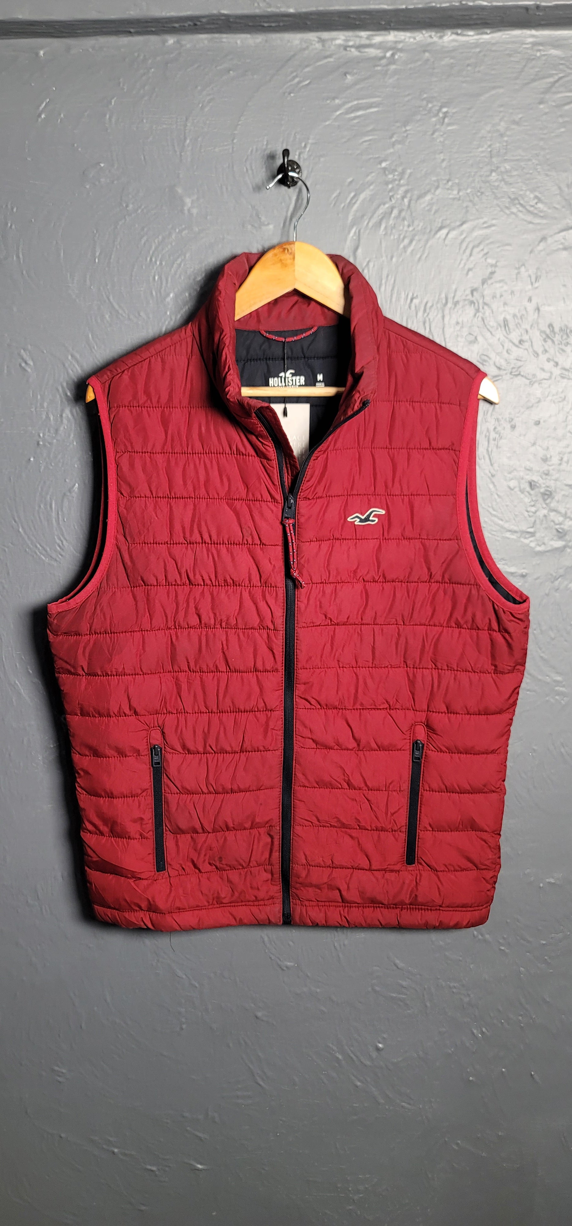 Hollister Burgundy Red Puffer Full Zip Vest Mens Zipped Pockets - THE GREY AREA
