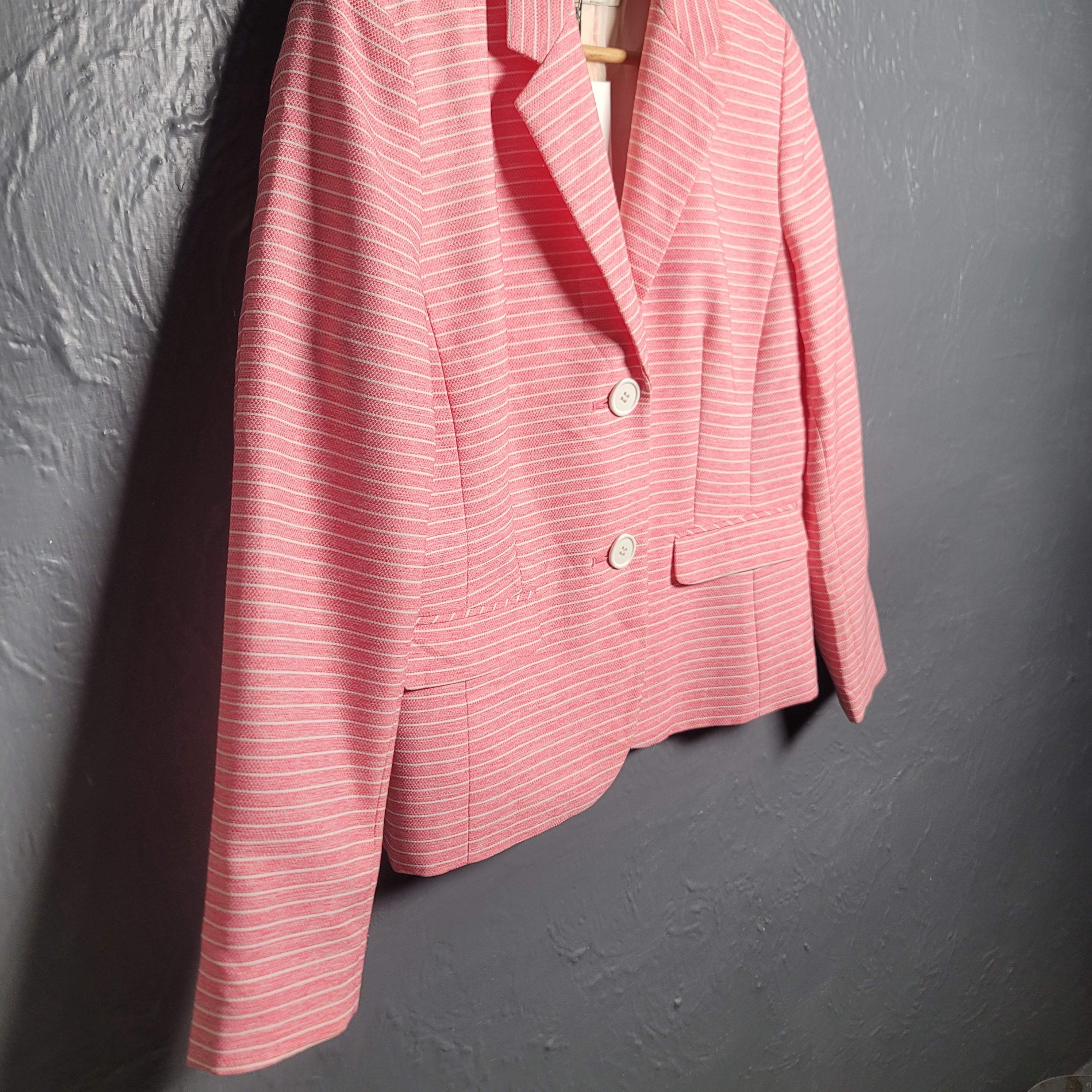 Women's Le Suit pink and white striped blazer lined with white buttons - THE GREY AREA