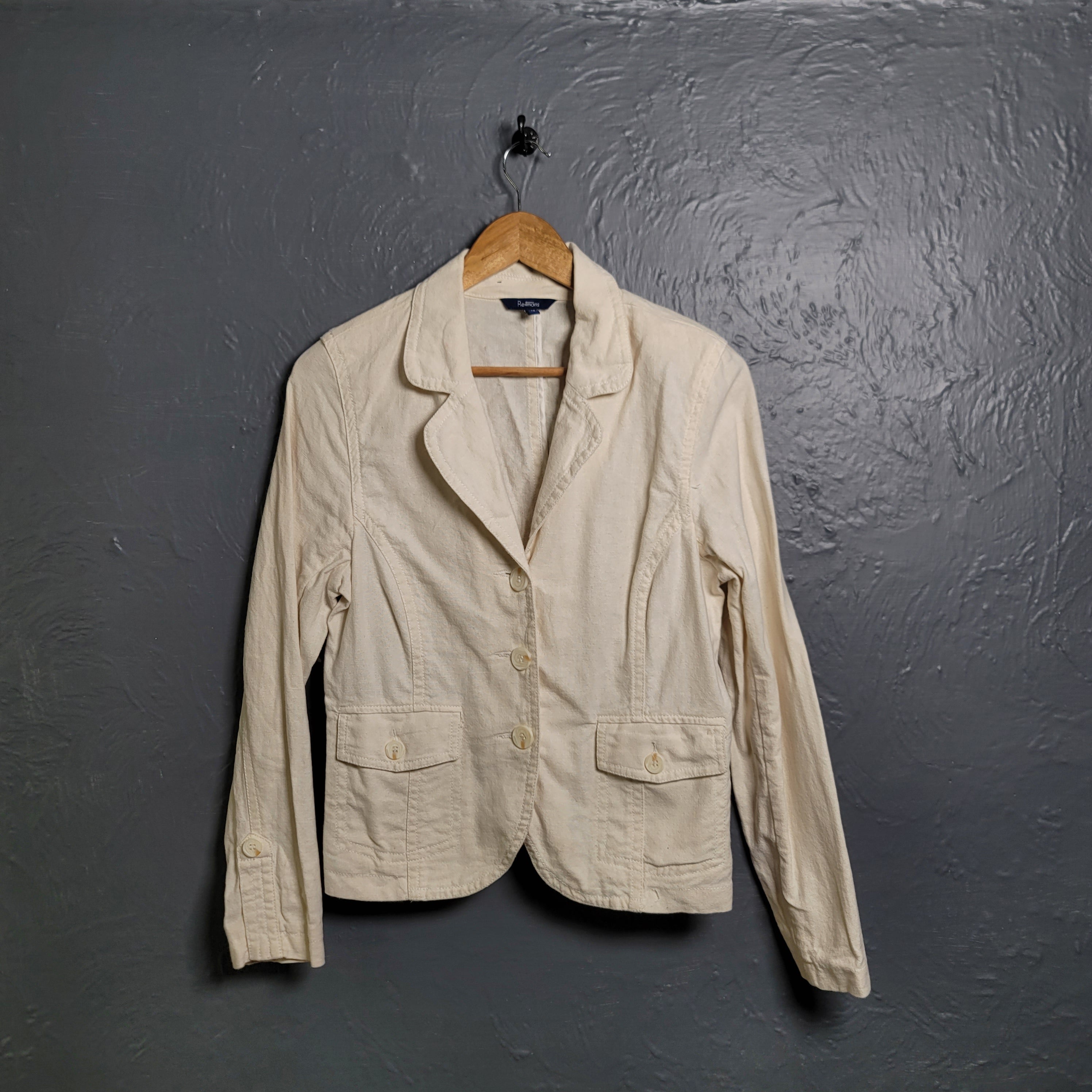 Women's off-white 3 button casual blazer jacket by Reitmans - THE GREY AREA