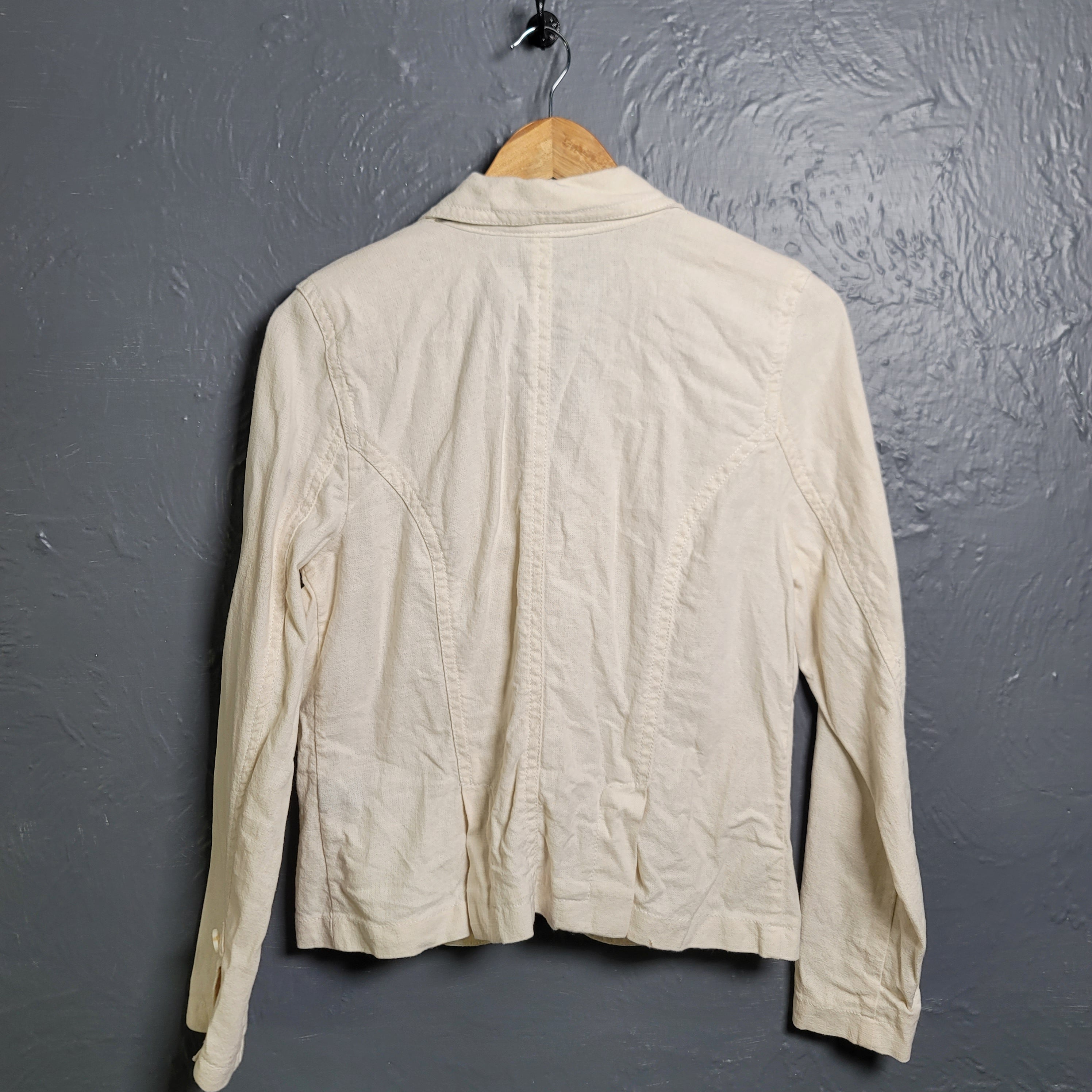 Women's off-white 3 button casual blazer jacket by Reitmans - THE GREY AREA