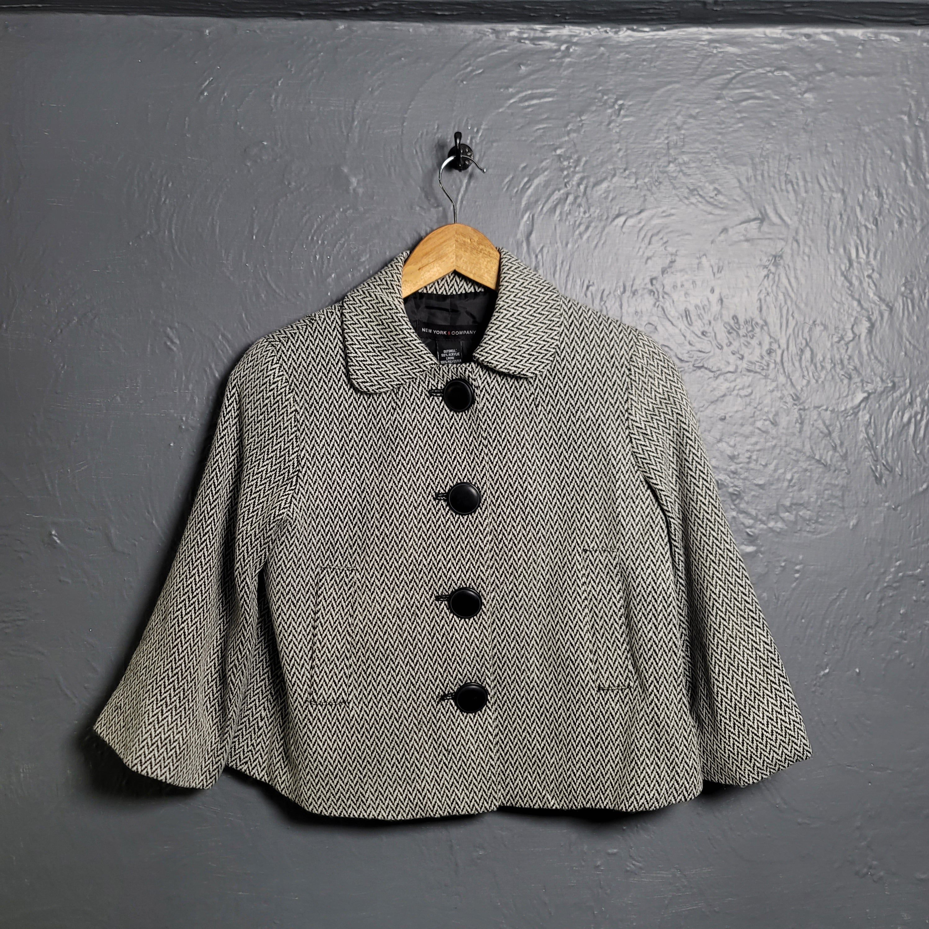 Classic black and white patterned Chevron cropped jacket - THE GREY AREA