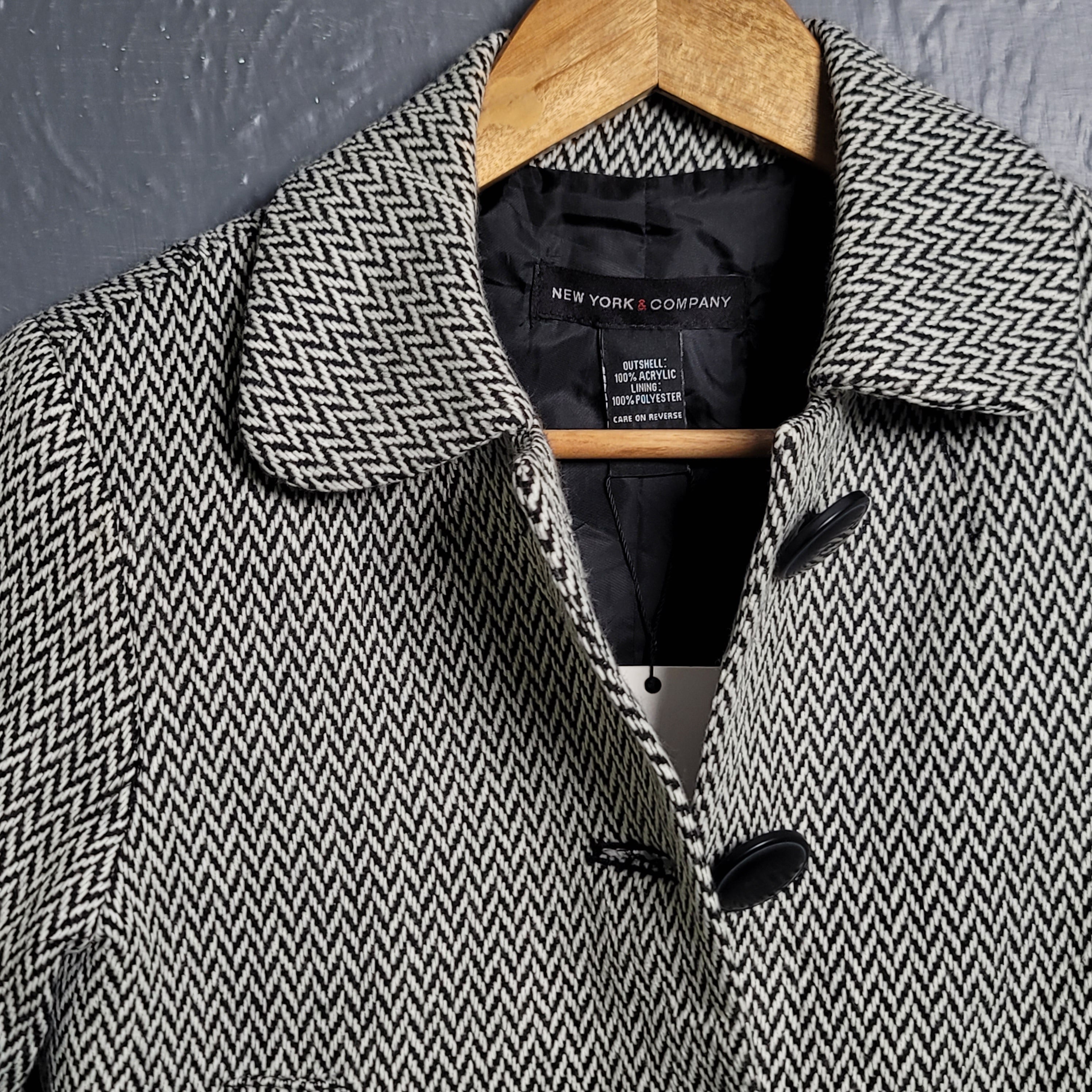 Classic black and white patterned Chevron cropped jacket - THE GREY AREA