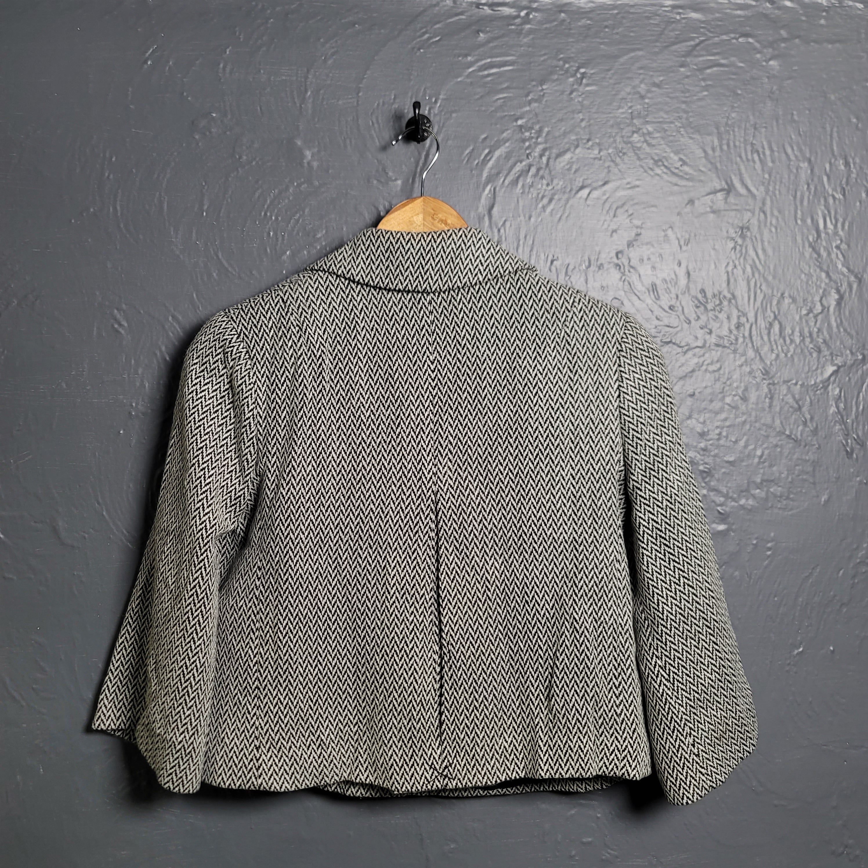 Classic black and white patterned Chevron cropped jacket - THE GREY AREA