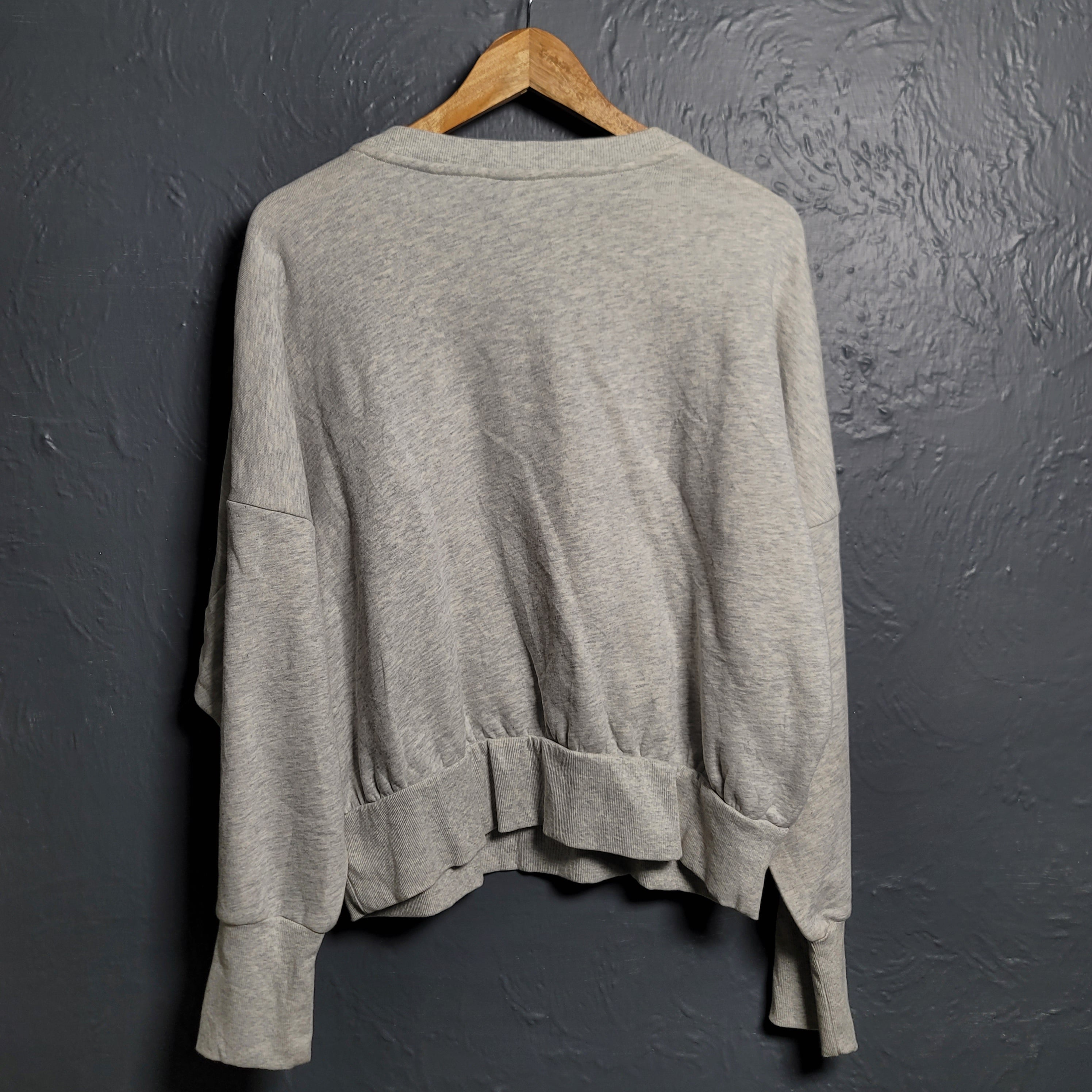 Women's Old Navy Heather Gray "Be The Love" Cropped Sweatshirt - THE GREY AREA