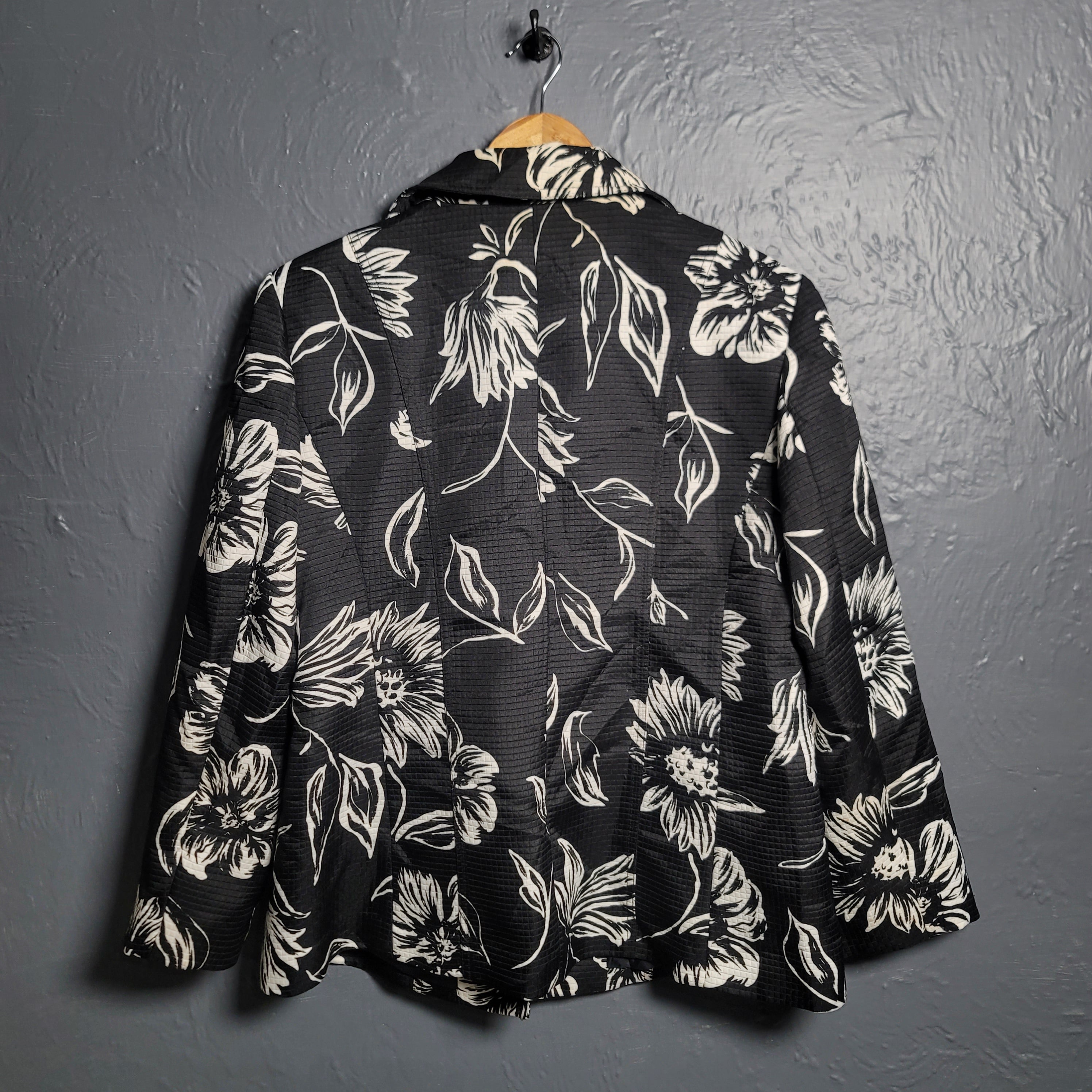 Chico's Women's Black & White Floral Quilted Long Sleeve Textured Blazer Jacket - THE GREY AREA