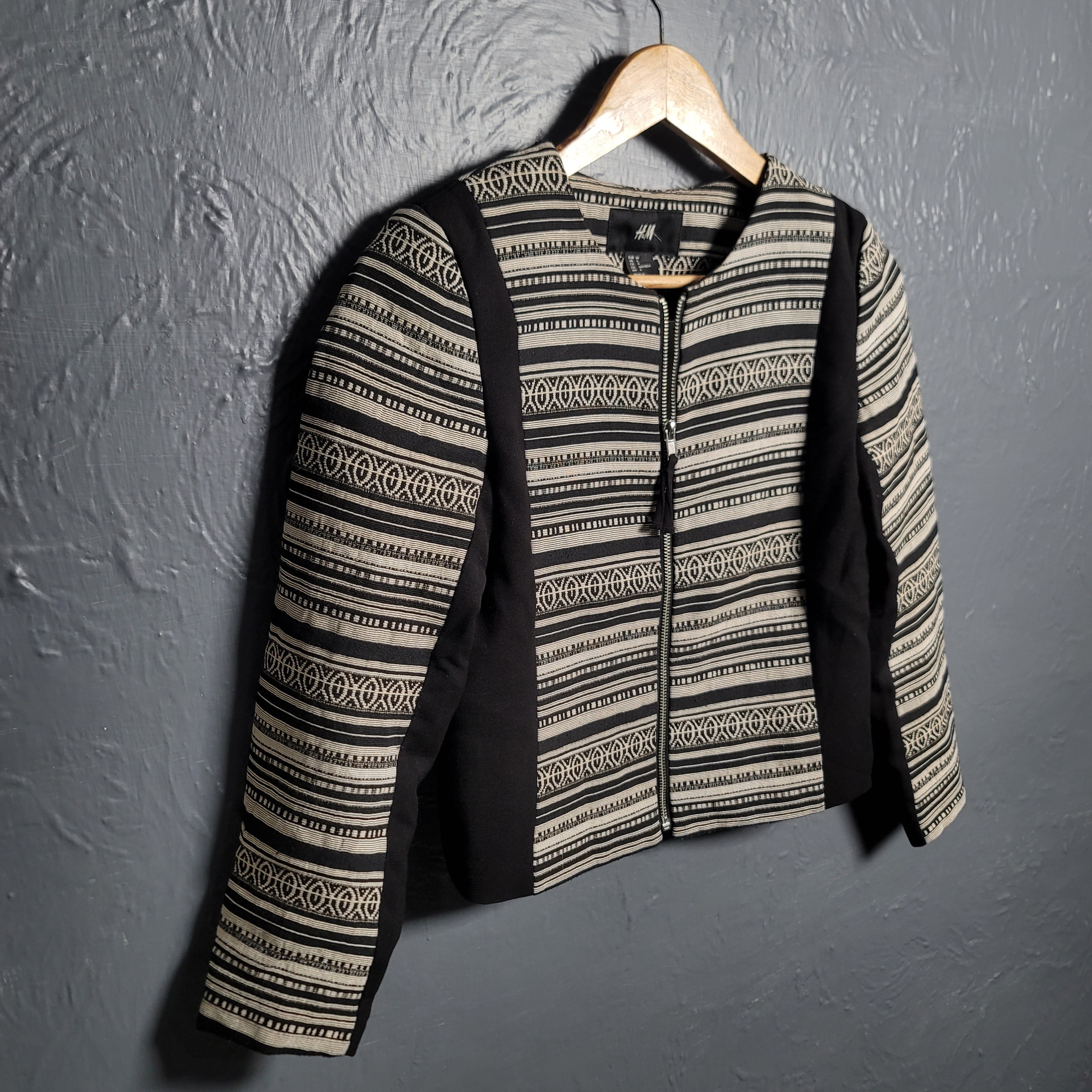 Women's H&M Black and white Embroidered, Collarless, Cropped Designer Jacket - THE GREY AREA