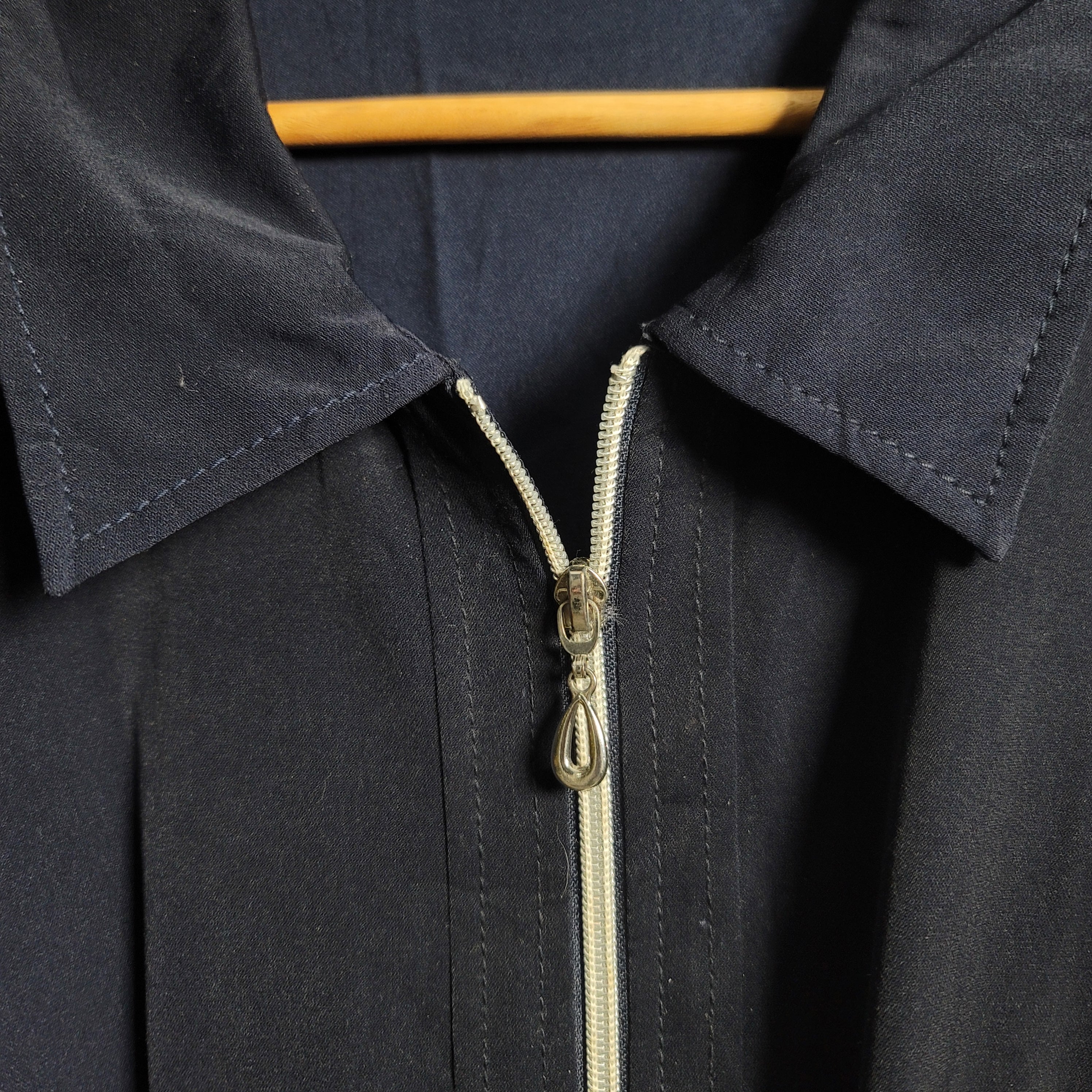Women's Navy Blue Linen Jacket with fastening zip