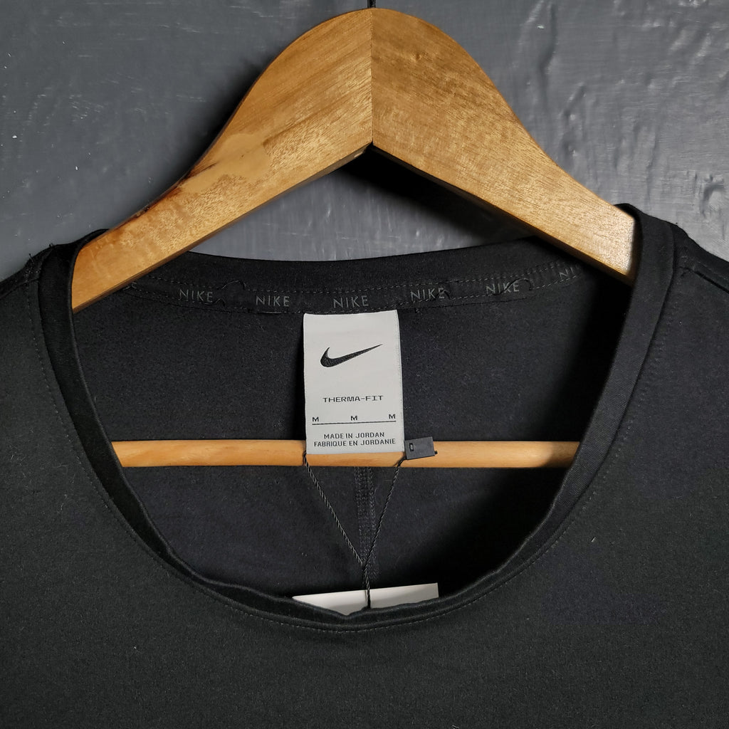 Nike Therma-FIT One
Women's Long-Sleeve Top
