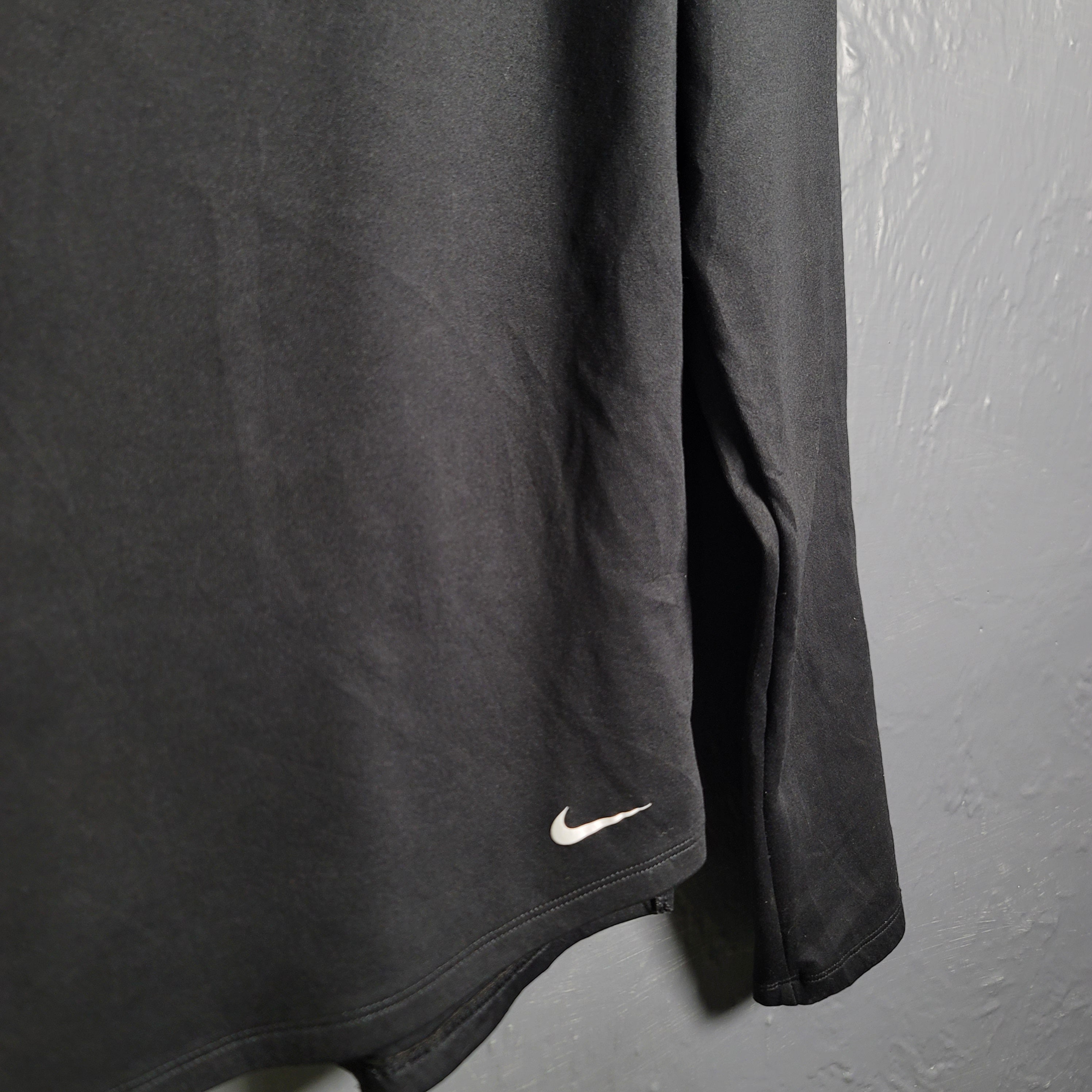 Nike Therma-FIT One
Women's Long-Sleeve Top