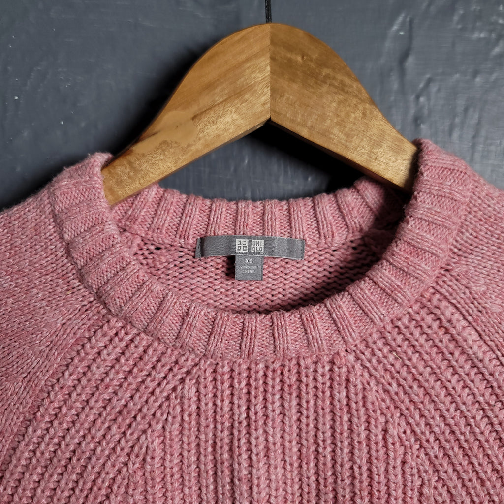 WOMEN'S UNIQLO PINK JUMPER SWEATER