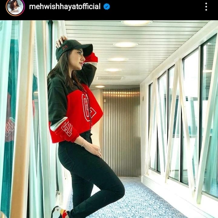 Women's Red & Black Cropped Hooded Sweatshirt