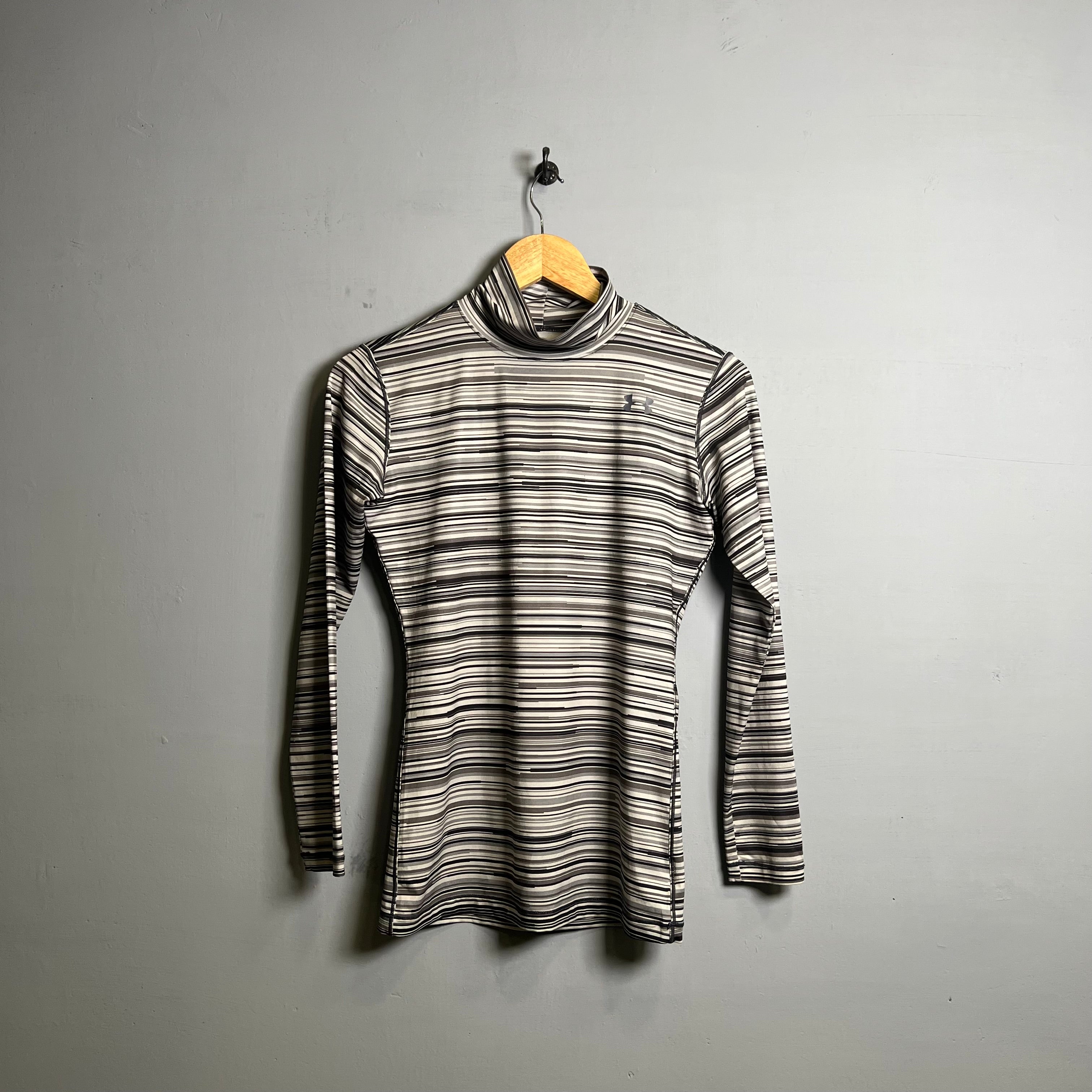 UnderArmour compression shirt - THE GREY AREA