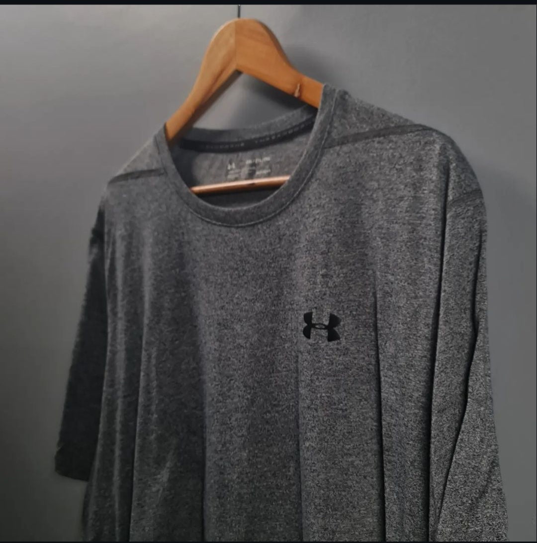 Grey loosefit sports/casual T-shirt (UnderArmour) - THE GREY AREA