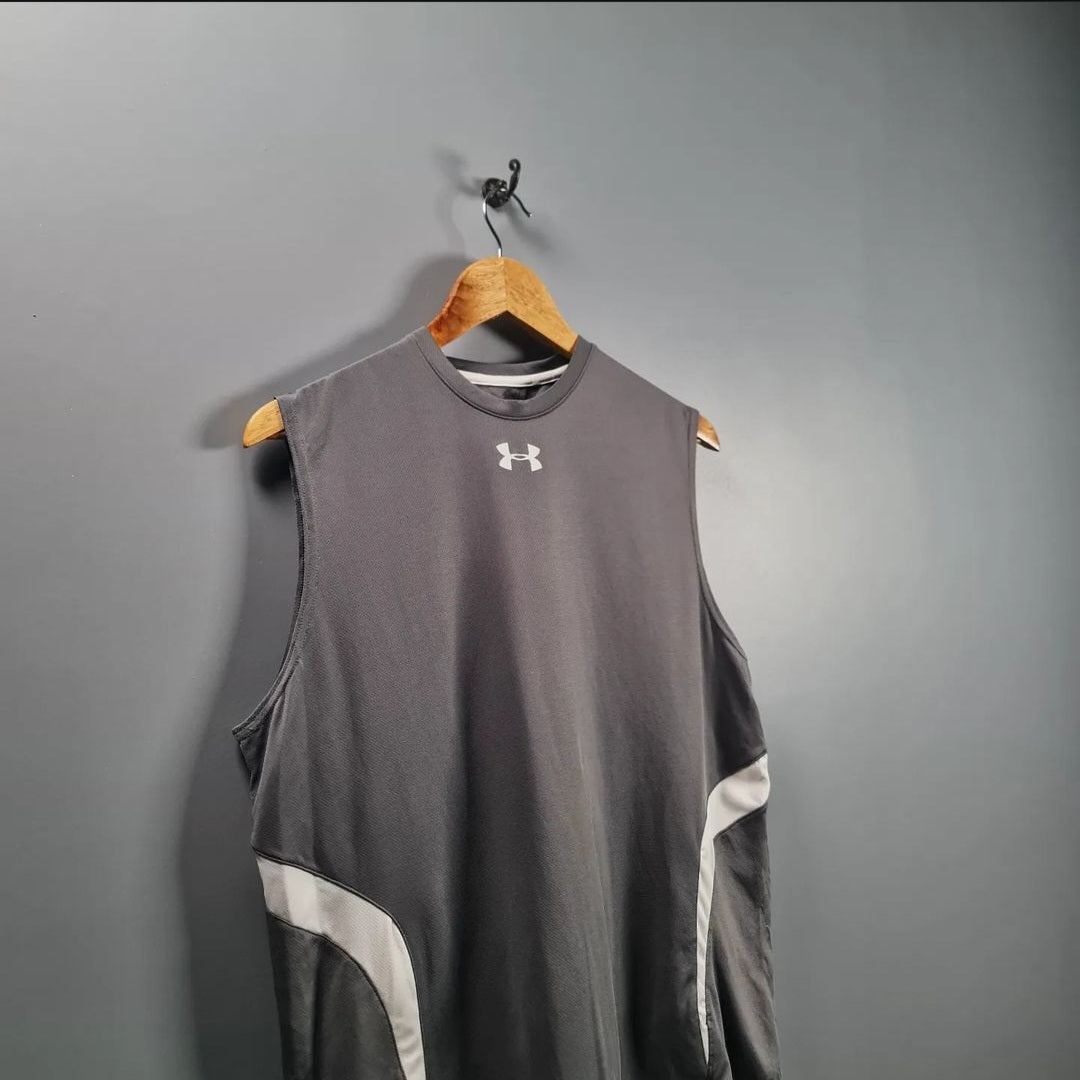 Grey sleevless heatgear Sport shirt (UnderArmour) - THE GREY AREA