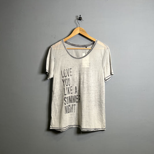 "Love you like a summer night" tshirt by GUESS - THE GREY AREA