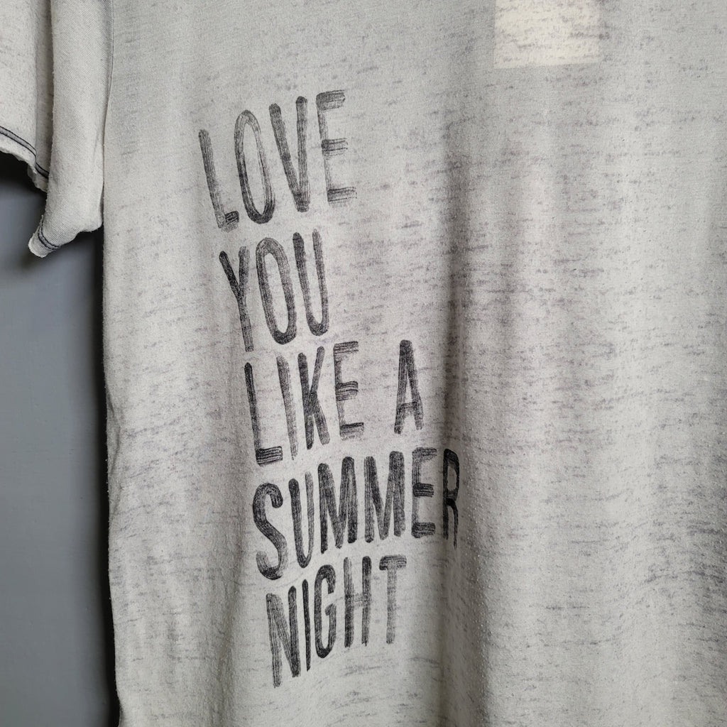"Love you like a summer night" tshirt by GUESS - THE GREY AREA