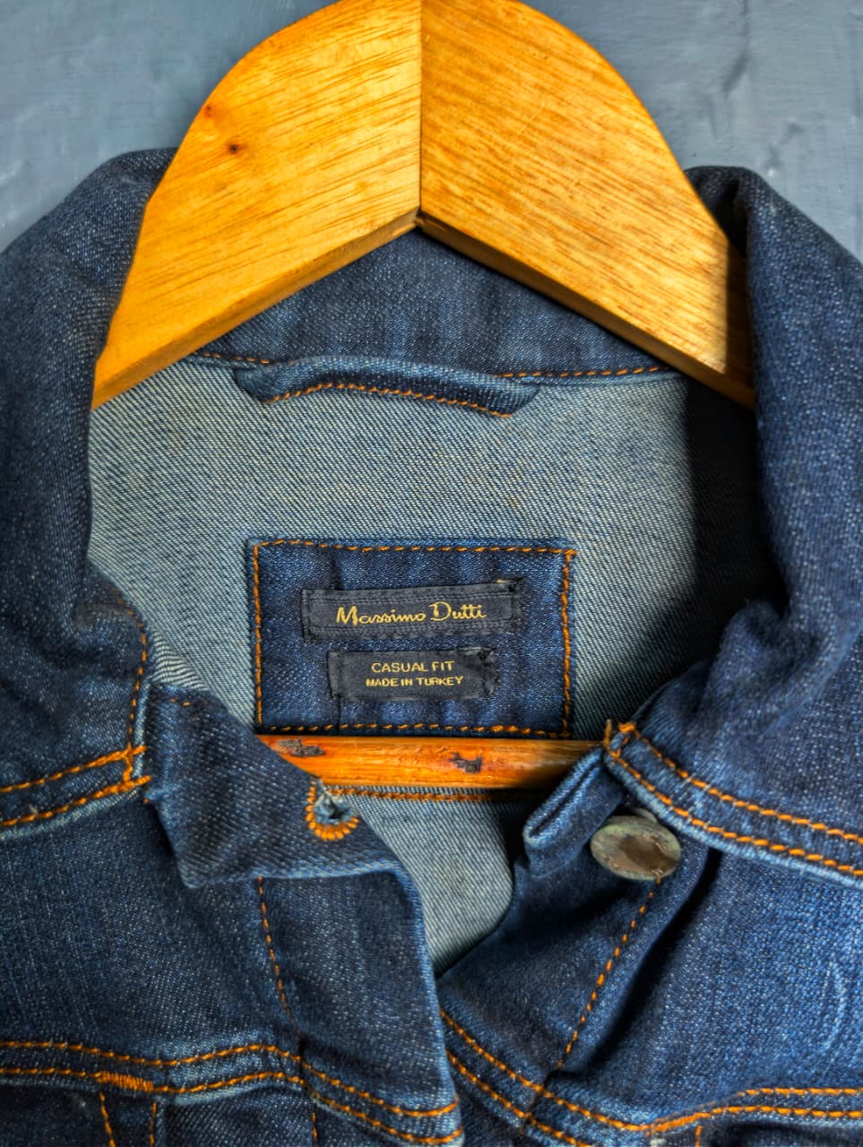 Women's Denim Slim-fit trucker jacket in a classic blue wash by Massimo Dutti