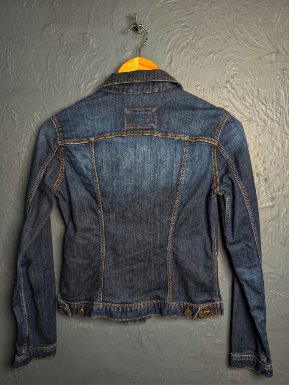 Women's Denim Slim-fit trucker jacket in a classic blue wash by Massimo Dutti
