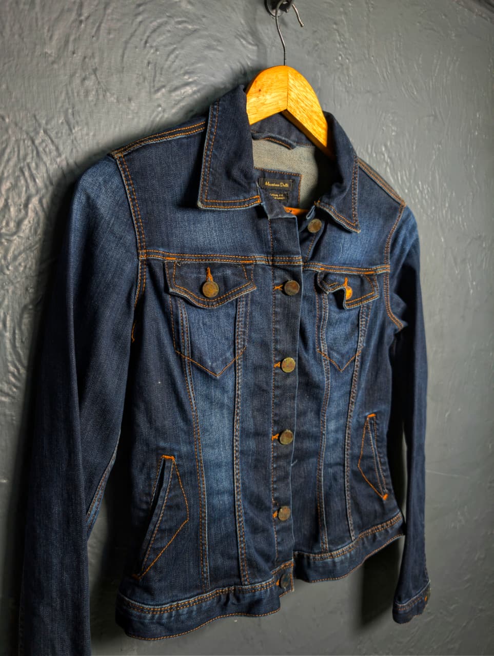 Women's Denim Slim-fit trucker jacket in a classic blue wash by Massimo Dutti