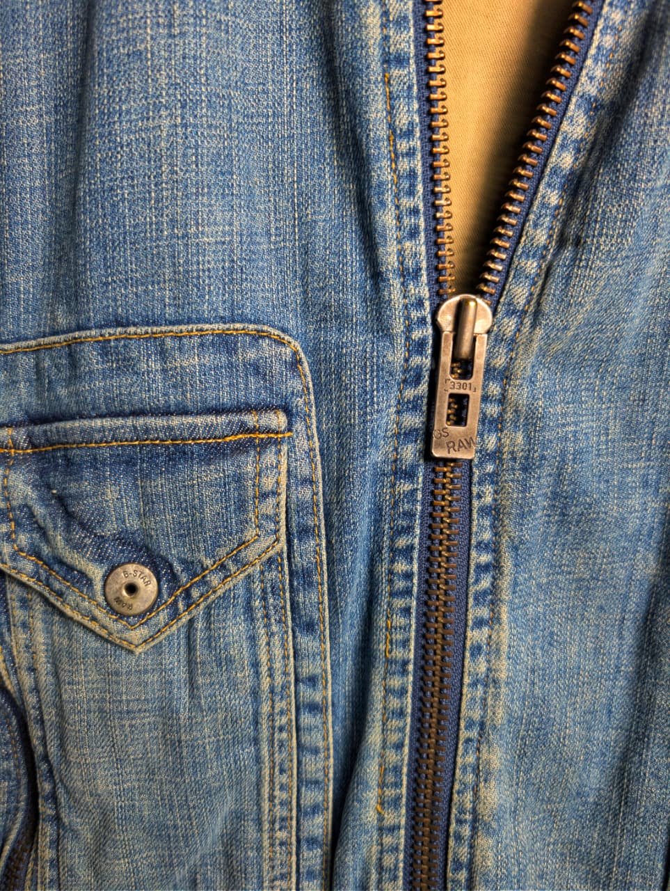 Men's rare vintage Y2K distressed denim jacket