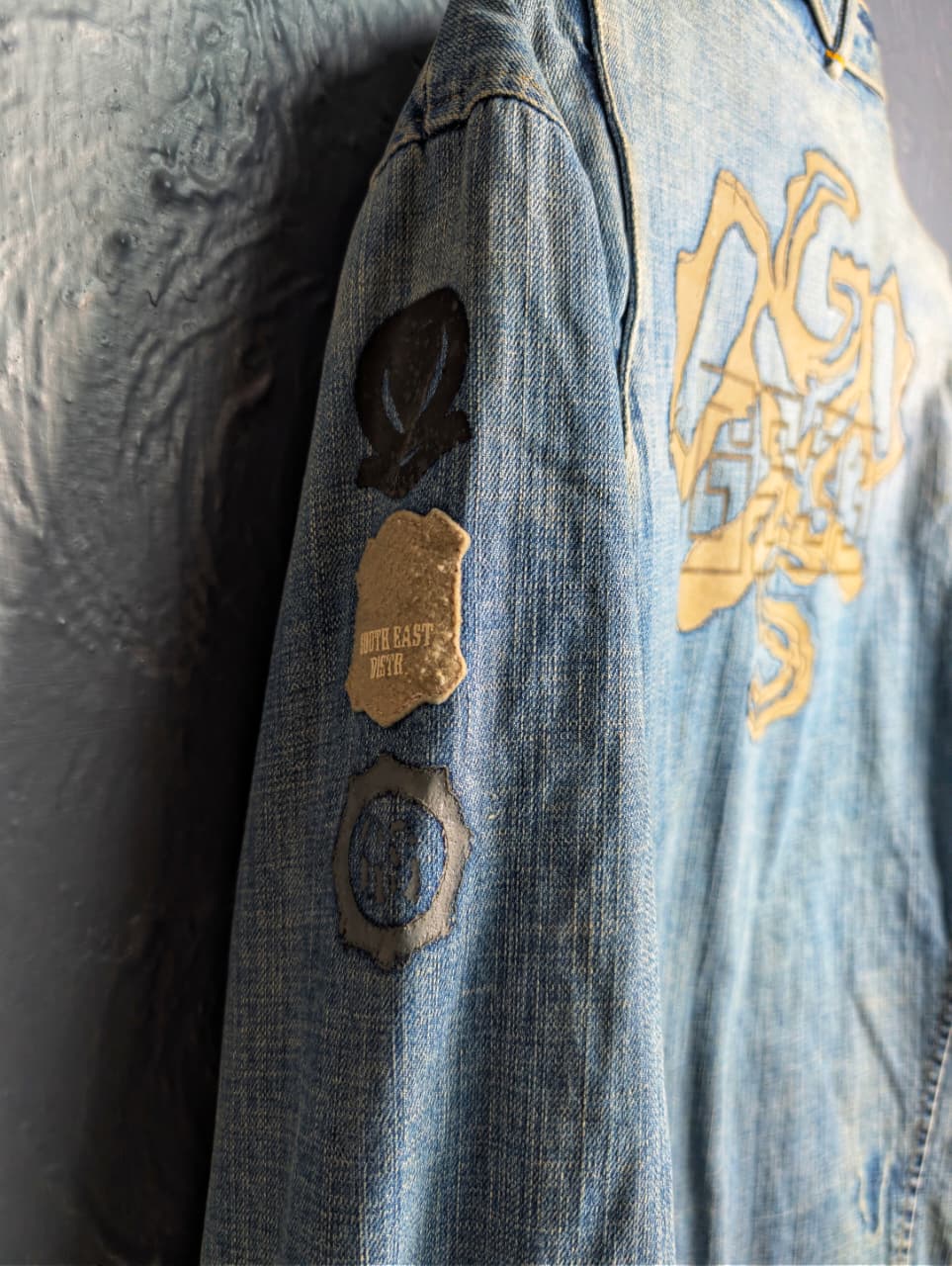 Men's rare vintage Y2K distressed denim jacket