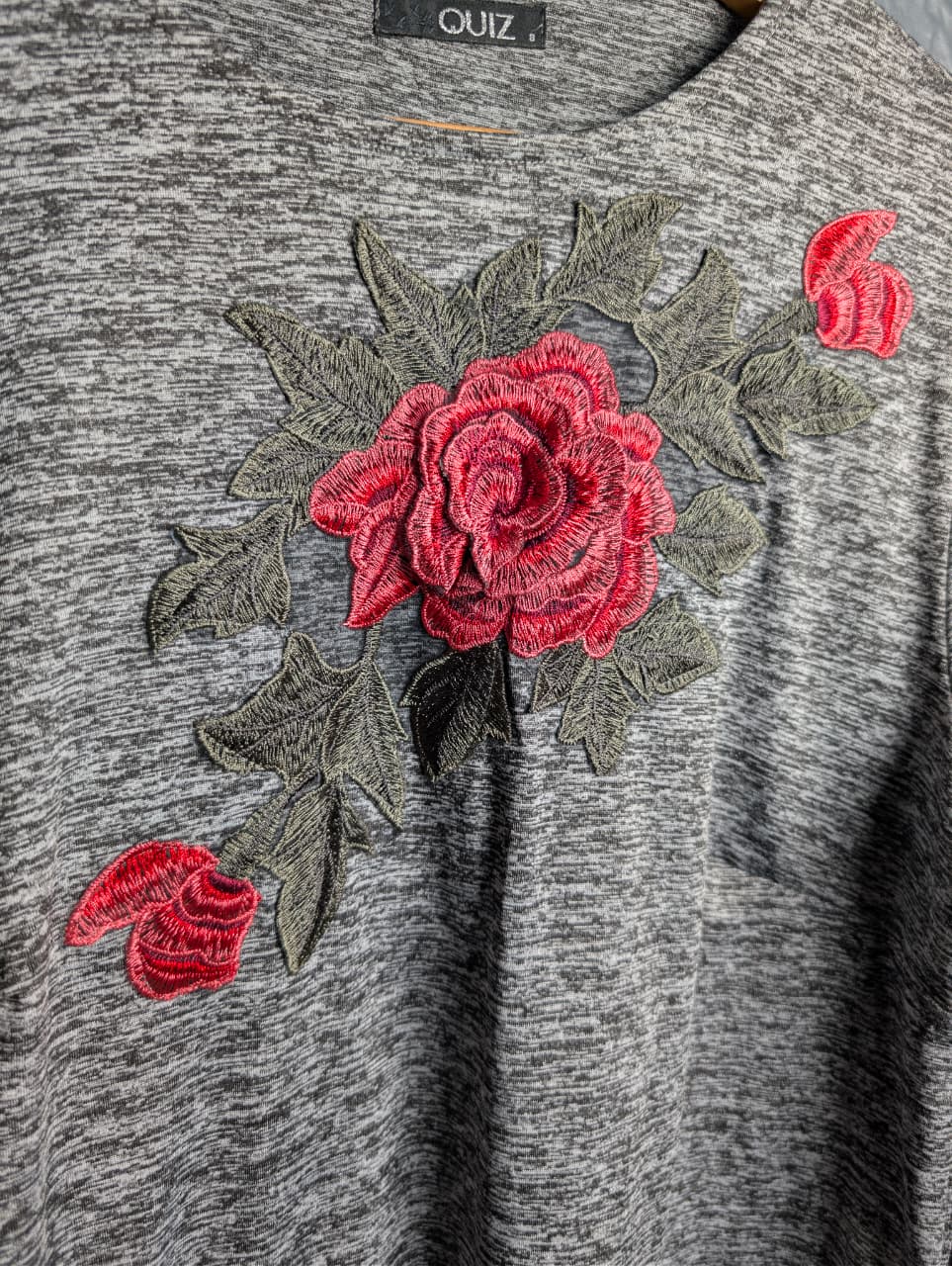 Quiz brand heather gray top with red floral embroidery