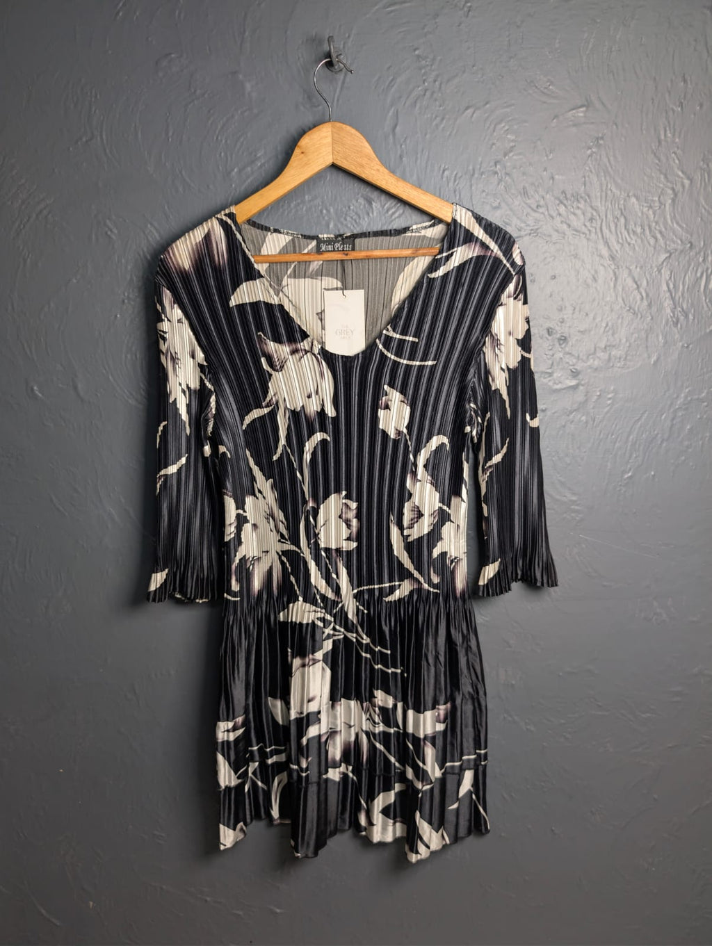 Women's crinkle textured pleated floral tunic dress