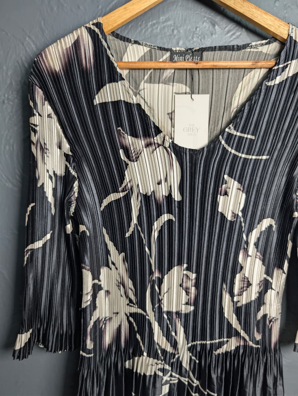 Women's crinkle textured pleated floral tunic dress