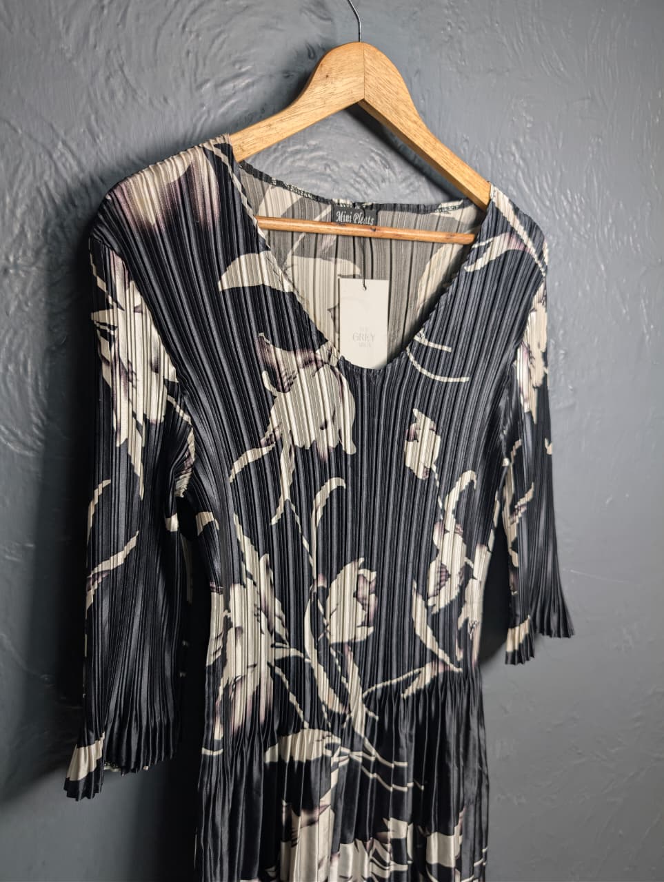 Women's crinkle textured pleated floral tunic dress