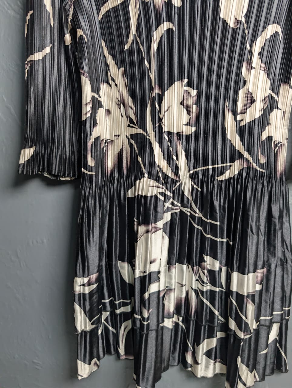 Women's crinkle textured pleated floral tunic dress