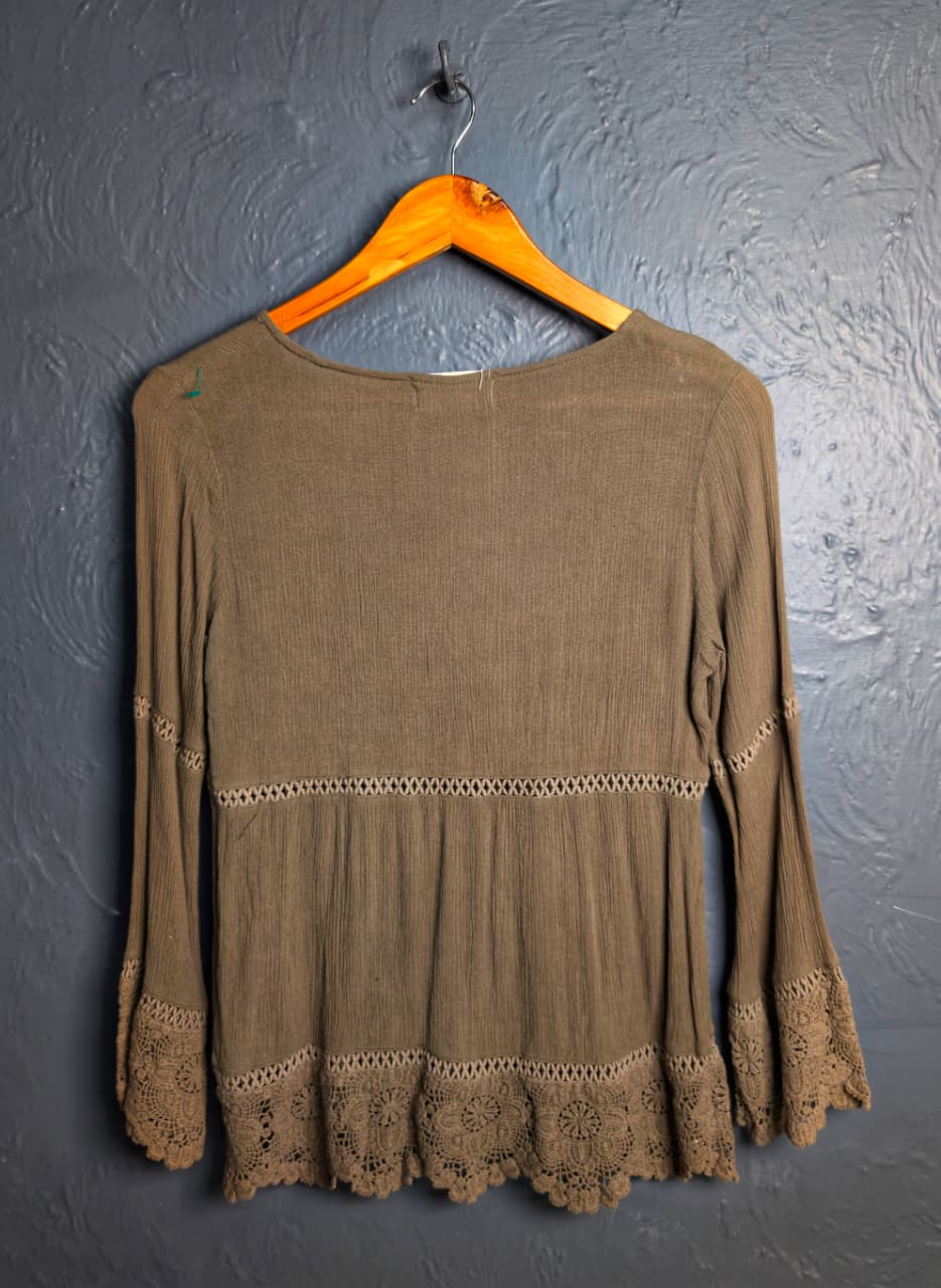 Stylish long-sleeved tunic top with lace trim detailing